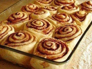 Cinnamon rolls с карамелью и яблоком